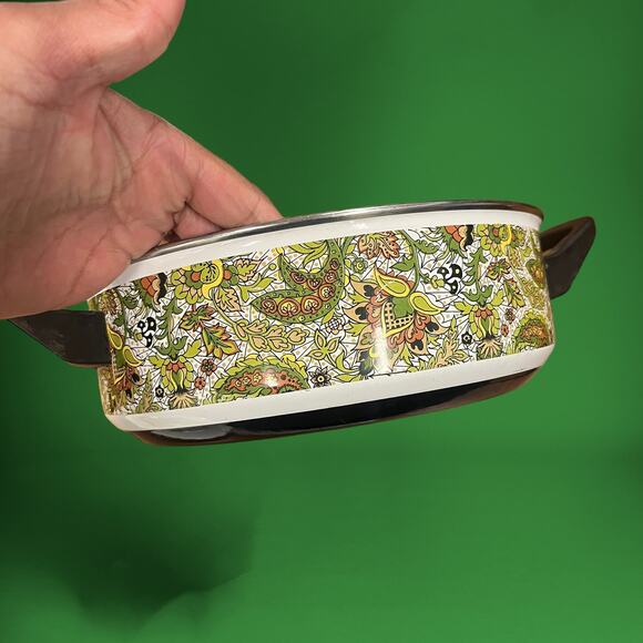 Vintage 70’s Enameled Cast Iron Covered Pot/ Baking 9" Diameter Granny Cottage - Picture 11 of 14